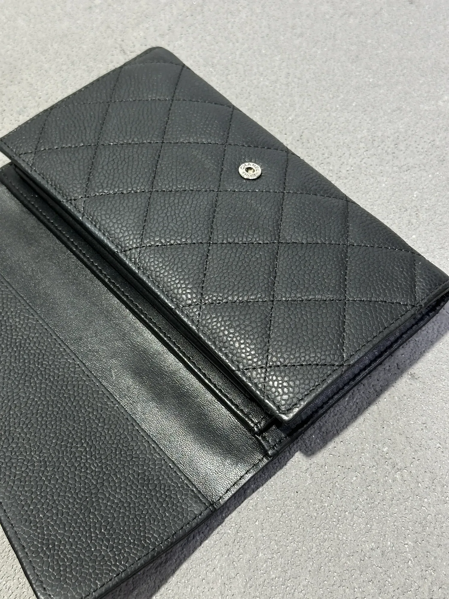 지갑-샤넬-염색-샤넬 클래식 캐비어 플랩 장지갑 수선 후